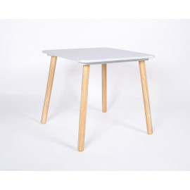 Gyerek asztal székekkel Scandi